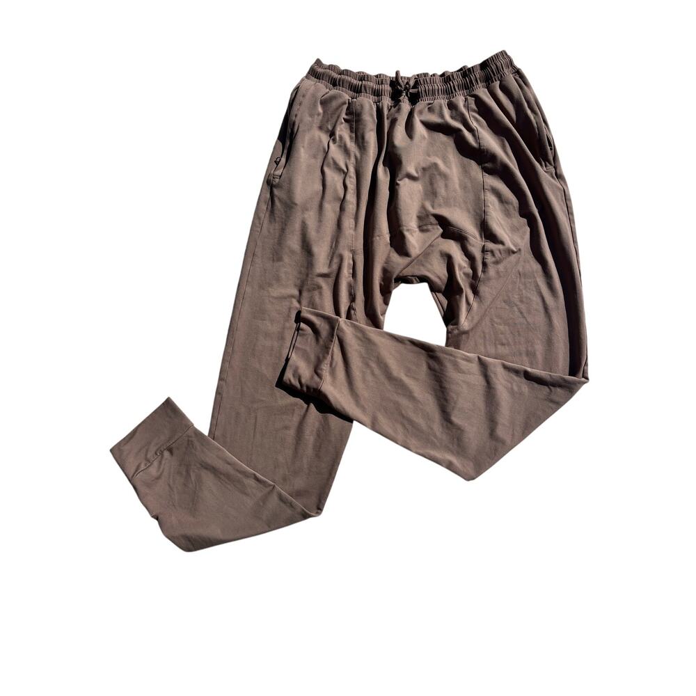 Alo Yoga Conquer Revitalize Pants Mens Gravel M
